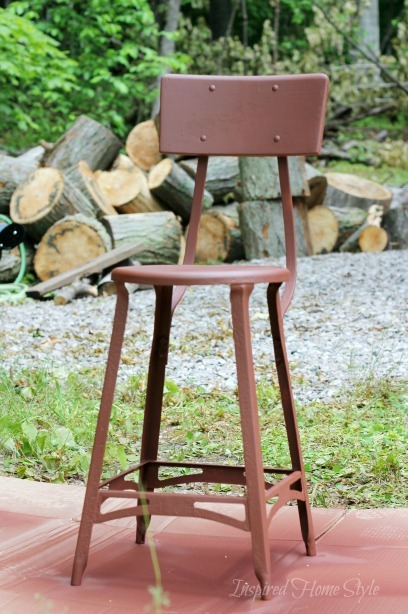 How to Paint a Metal Chair ~ Easy tutorial on How to Spray Paint Furniture